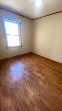 211 N Maple St in Hoisington, KS - Building Photo - Building Photo