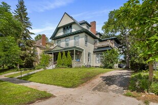2213 Aldrich Avenue South in Minneapolis, MN - Building Photo