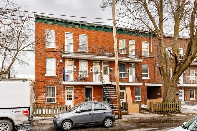 75 Huitième Av in Montréal, QC - Building Photo - Building Photo