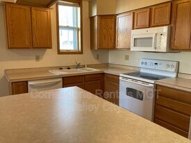 253 College St SE in Valley City, ND - Building Photo