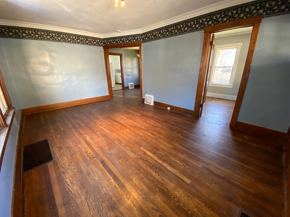 819 Hoffman Ct in Kalamazoo, MI - Building Photo