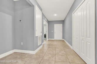 158 Donald Ave NE in Palm Bay, FL - Foto de edificio - Building Photo