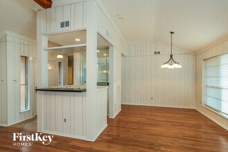613 W Castle Harbour Dr in Friendswood, TX - Building Photo - Building Photo