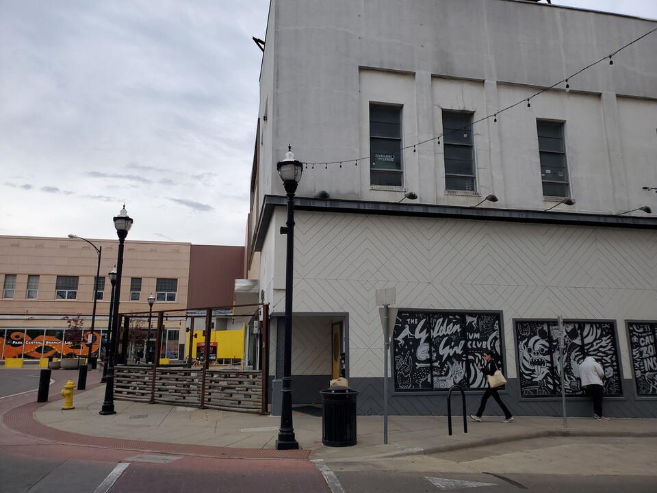 218 Park Central Square in Springfield, MO - Building Photo