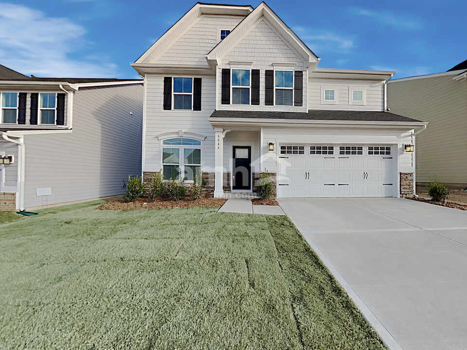 5046 Twin River Dr in Denver, NC - Building Photo