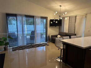 112 Gables Blvd in Weston, FL - Building Photo - Building Photo