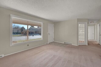 8563 E Saratoga Pl in Denver, CO - Building Photo - Building Photo