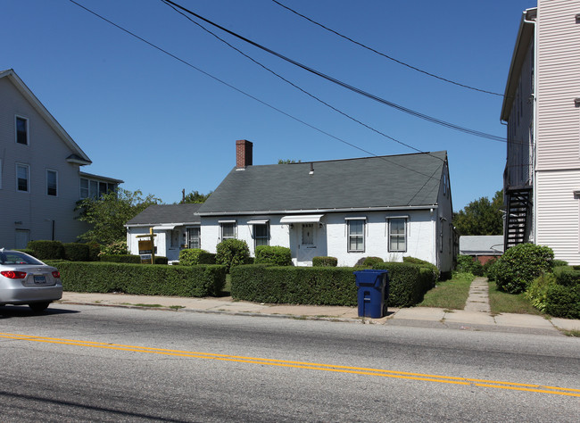 1153-1157 Main St in Willimantic, CT - Foto de edificio - Building Photo