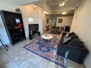 1412 N Ashland Ave in Chicago, IL - Building Photo - Building Photo