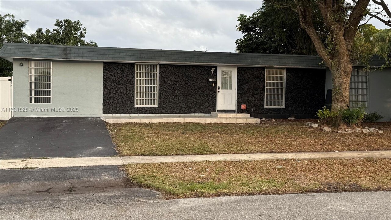 7808 NW 67th Ave in Tamarac, FL - Building Photo