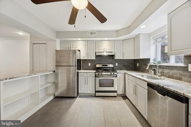 1814 S Juniper St in Philadelphia, PA - Building Photo - Building Photo