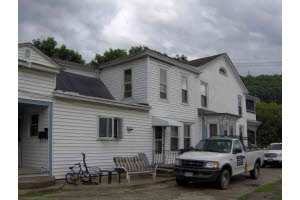 48-50 Broadway in Whitehall, NY - Foto de edificio - Building Photo