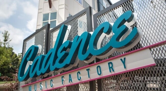 606 Nc Music Factory Boulevard in Charlotte, NC - Foto de edificio - Building Photo