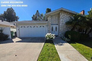 11 Eccelstone Cir in Irvine, CA - Building Photo