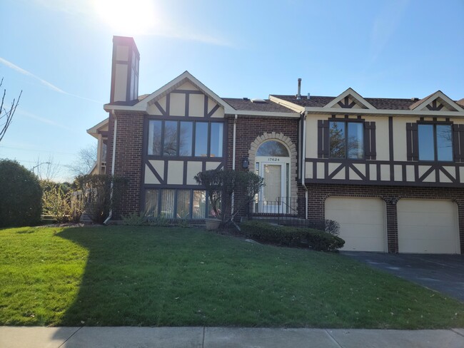 property at 17624 Drummond Dr
