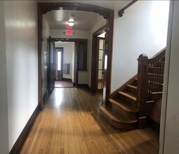 208 Main St, Unit #5 in Binghamton, NY - Foto de edificio - Building Photo