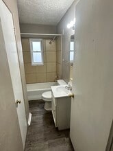 206 Locust St, Unit 4 in Burlington, IA - Building Photo - Building Photo