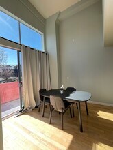 2640 Lincoln Blvd, Unit Loft Style 1 Bed in Santa Monica, CA - Building Photo - Building Photo