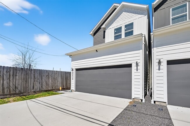 6630 Highrock Rd in Houston, TX - Building Photo - Building Photo