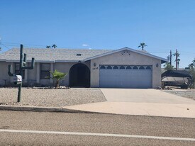 3288 Jamaica Blvd S in Lake Havasu City, AZ - Building Photo