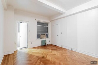 320 E 57th St in New York, NY - Building Photo - Building Photo