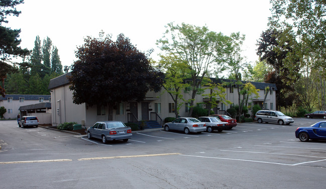 Brittany House Apartments in Bellevue, WA - Foto de edificio - Building Photo