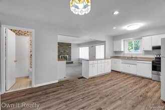 20195 River Oaks Dr in Dearborn Heights, MI - Foto de edificio - Building Photo