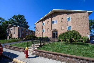 Rutgers Court Apartments in Belleville, NJ - Building Photo