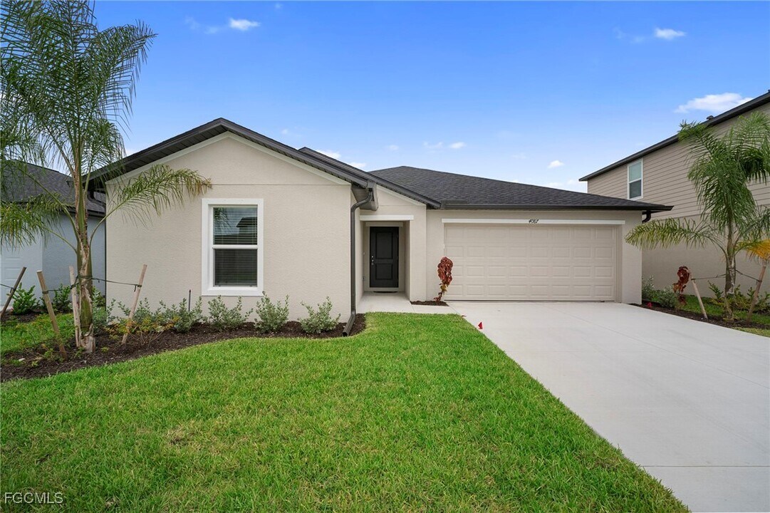 4087 lattuna Ln in North Fort Myers, FL - Building Photo