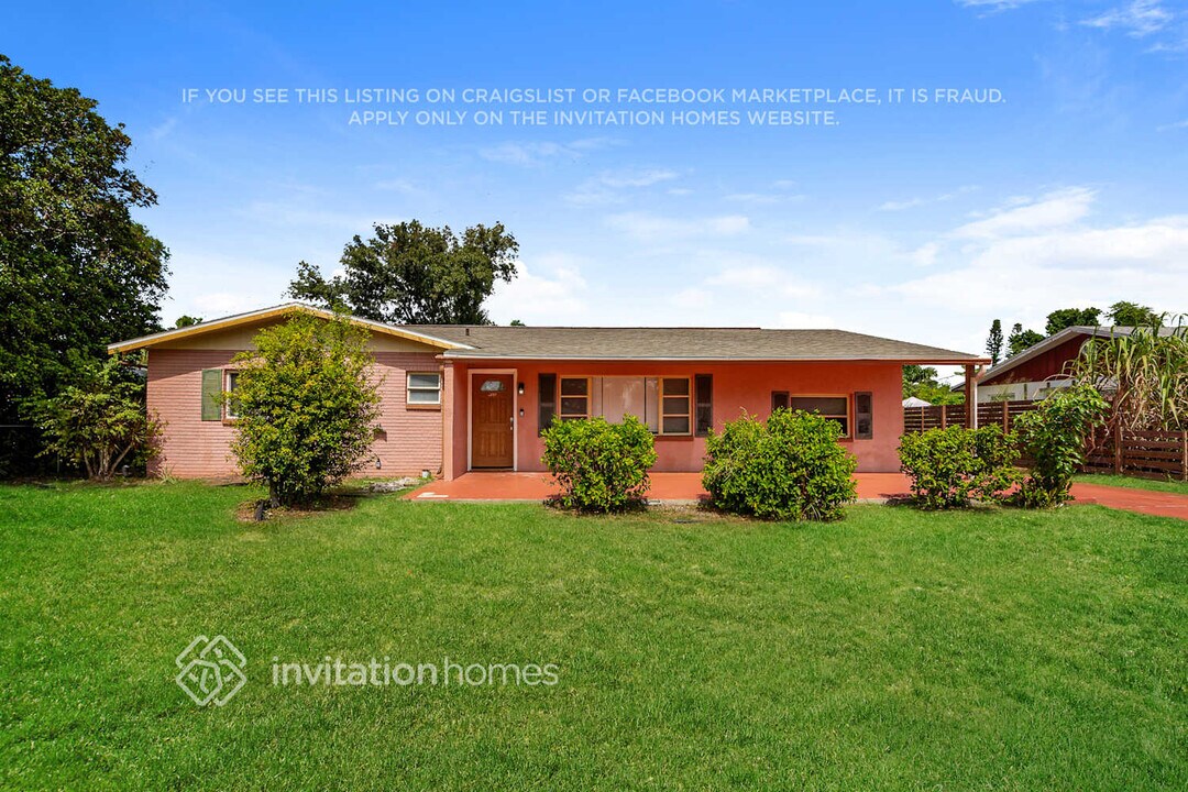 3207 49th Ave Dr W in Bradenton, FL - Building Photo