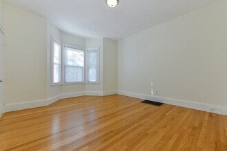 458 E 7th St, Unit 1 in Boston, MA - Building Photo - Building Photo