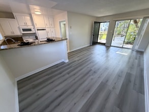 931 W 19th St, Unit 5 in Costa Mesa, CA - Foto de edificio - Building Photo