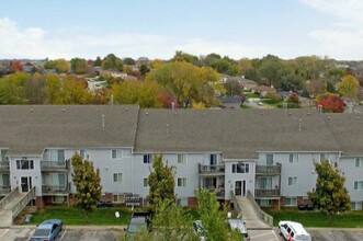 Douglas Apartments in Elkhorn, NE - Building Photo - Building Photo