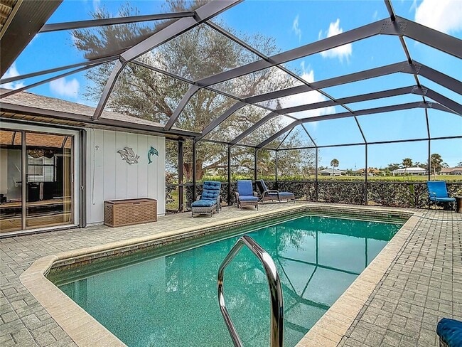 290 Rotonda Cir in Rotonda West, FL - Foto de edificio - Building Photo