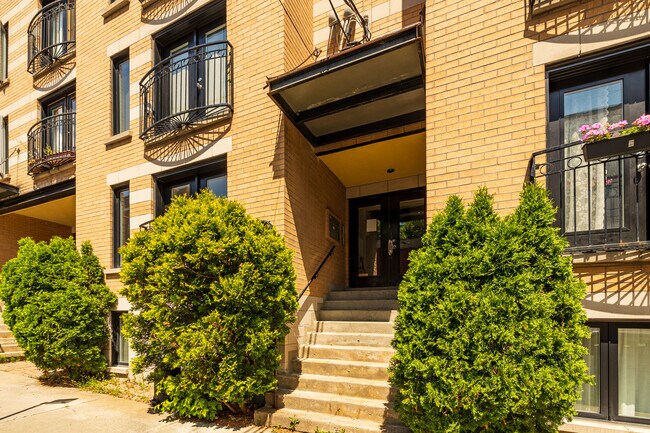 4151 Saint-Dominique Rue in Montréal, QC - Building Photo - Building Photo