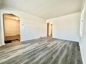 20211 Gilchrist St in Detroit, MI - Foto de edificio - Building Photo