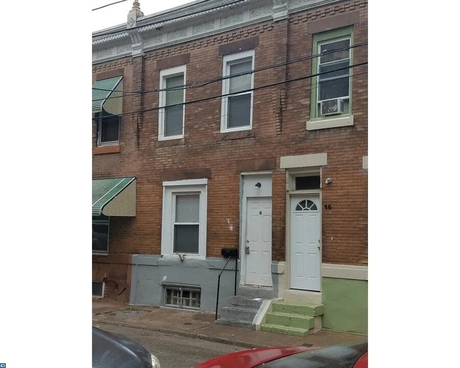 13 E Bringhurst st in Philadelphia, PA - Building Photo