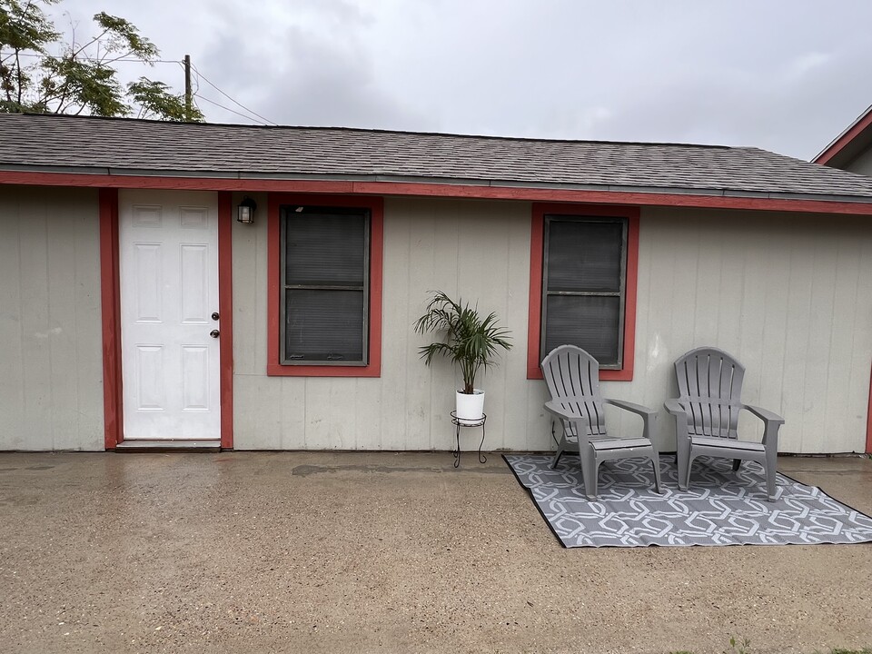 725 W I Ave in Kingsville, TX - Building Photo