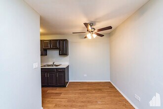 4611 N Beacon St, Unit 2c in Chicago, IL - Building Photo - Building Photo