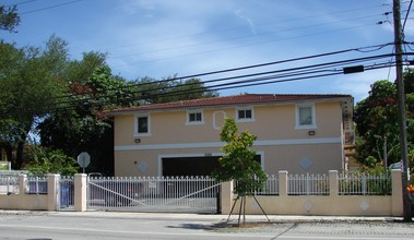 2490 NW 14th St in Miami, FL - Building Photo - Building Photo