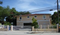 2490 NW 14th St in Miami, FL - Foto de edificio - Building Photo