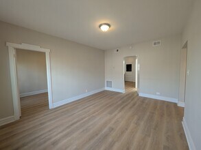 2623 N Sawyer Ave in Chicago, IL - Building Photo - Building Photo
