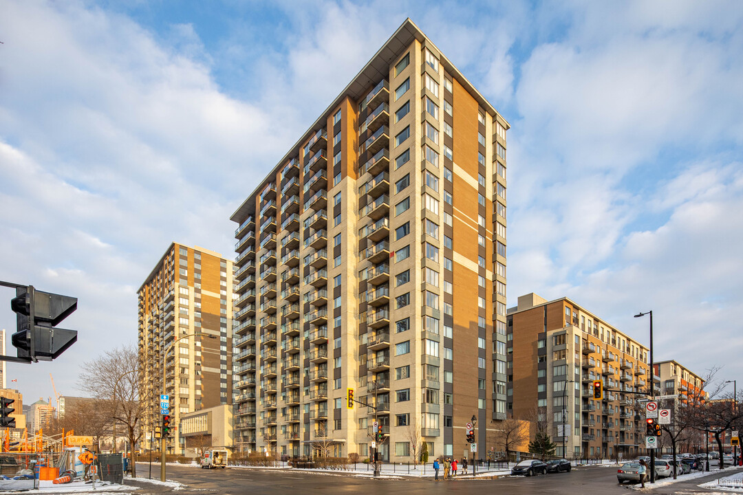 Les Jardins Windsor in Montréal, QC - Building Photo