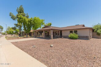 137 W Wagoner Rd in Phoenix, AZ - Building Photo - Building Photo