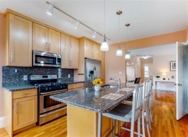 20 Concord Ave, Unit 2