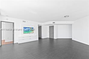 3370 Hidden Bay Dr in Miami, FL - Building Photo - Building Photo