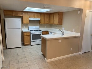 8240 Peaceful Canyon Dr in Las Vegas, NV - Building Photo - Building Photo
