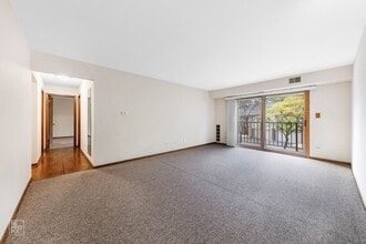 821 Oakton St in Elk Grove Village, IL - Building Photo - Building Photo