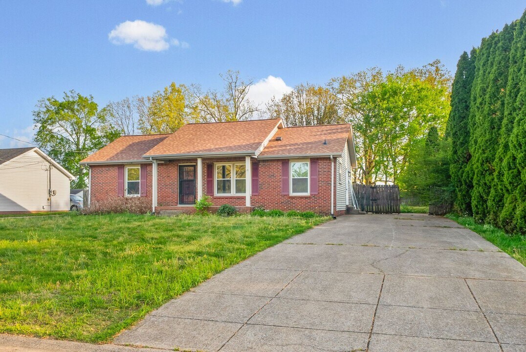 194 Bob White Dr in Clarksville, TN - Building Photo