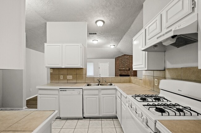 6607 Navidad Rd in Houston, TX - Building Photo - Building Photo